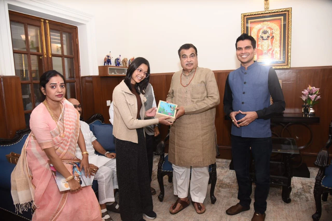 Dr. Subhash Bothare with Nitin Gadkari