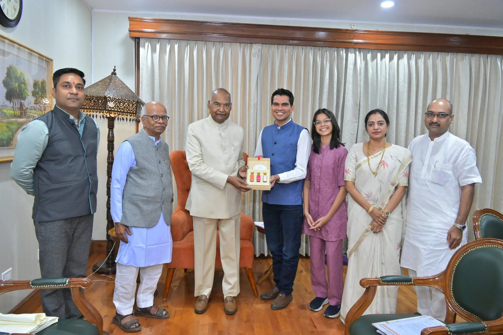 Dr. Subhash Bothare with Ramnath Kovind